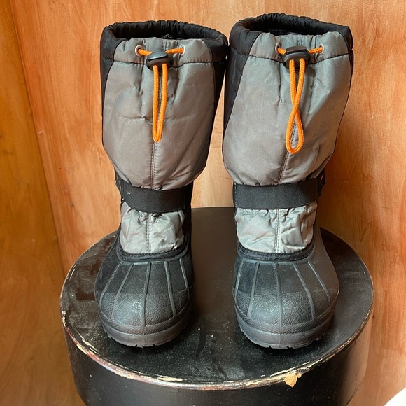 Columbia kids snow boot Big Kid 5 NWOT - Picture 1 of 5
